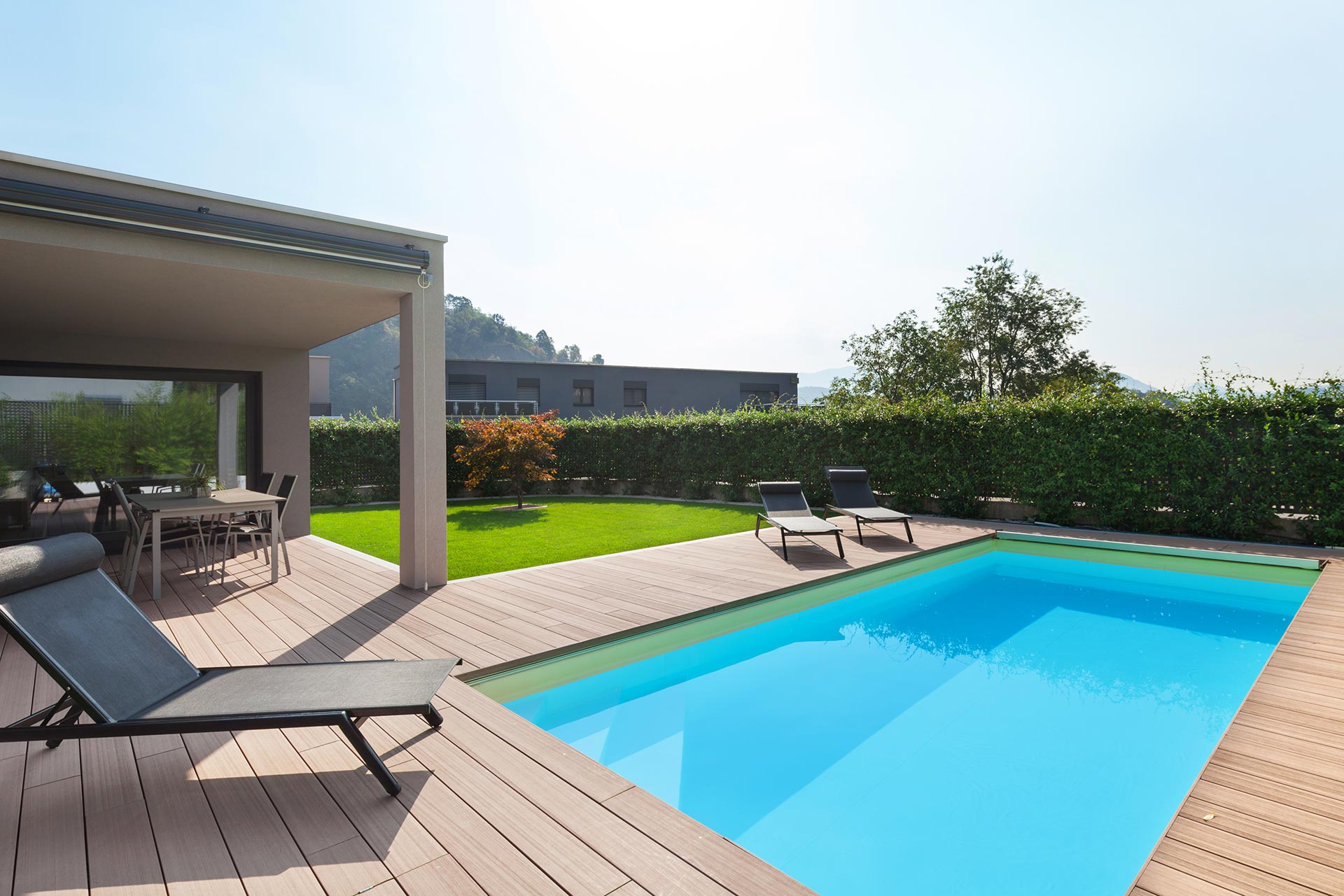 wunderschöne neue Terrasse mit Swimming Pool